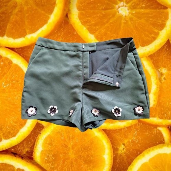 Endless Rose Green Shorts with Black‎ and White Flowers Size Large - Picture 3 of 5